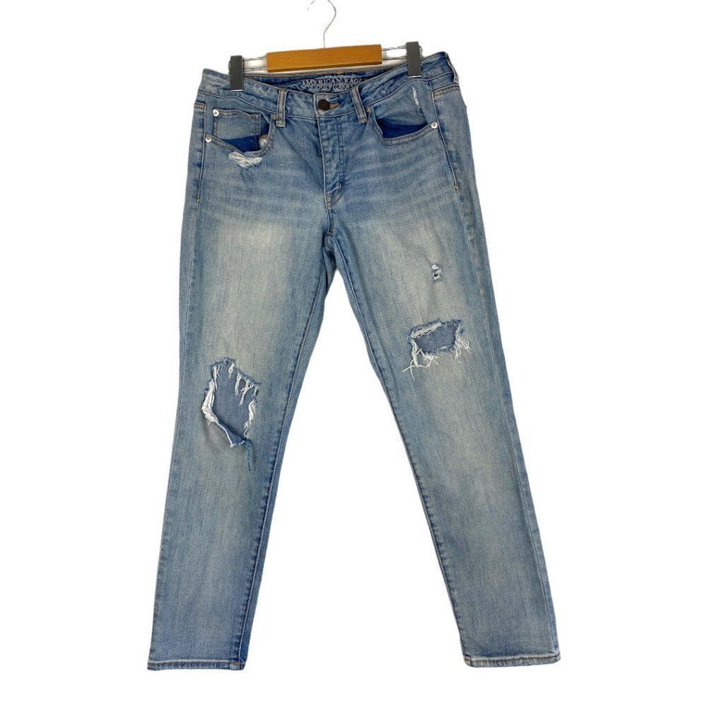 American Eagle Women’s Distressed Light Wash Button Fly Boy Crop Jeans US 6R